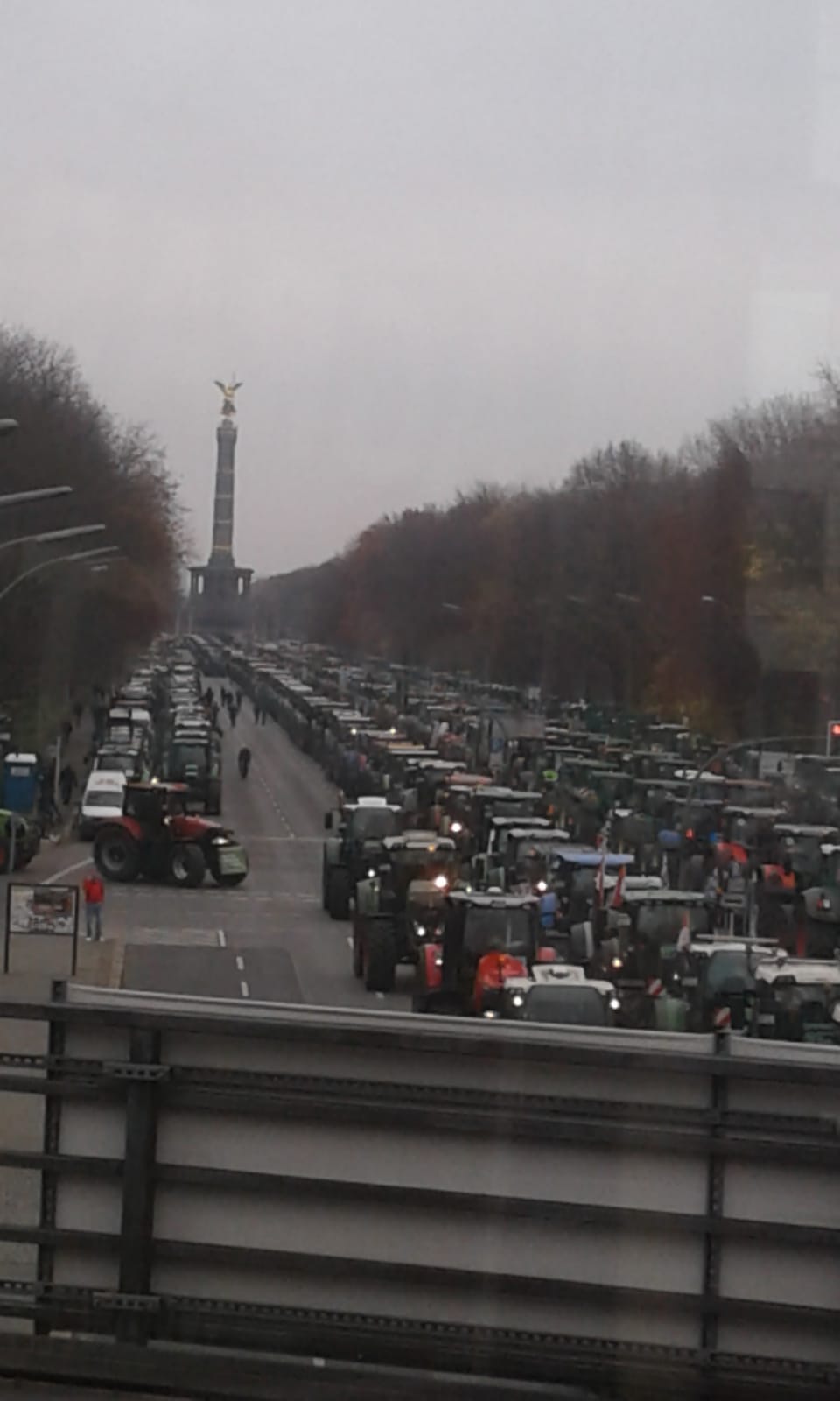 content/news/gallery/52-Demo Berlin 5.jpg